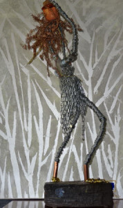 Fil de fer torsadé, cuivre, laiton sans soudure  sur socle de bois vieilli 
Hauteur 60cm